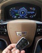 Cadillac Escalade: 6,2 литра, 400 лошадок... 4 прикуривателя и 7 (семь!) USB-портов. Удивлён! 