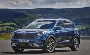 Замена лобового стекла на Kia Niro новый компактный кроссовер 