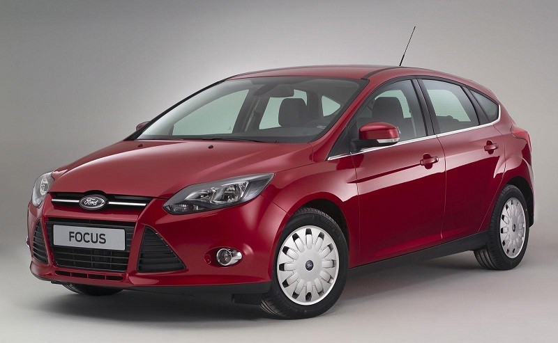 Замена лобового стекла на Ford Focus 3 с обогревом и датчиком дождя 