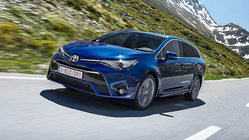 Замена лобового стекла на Toyota Avensis