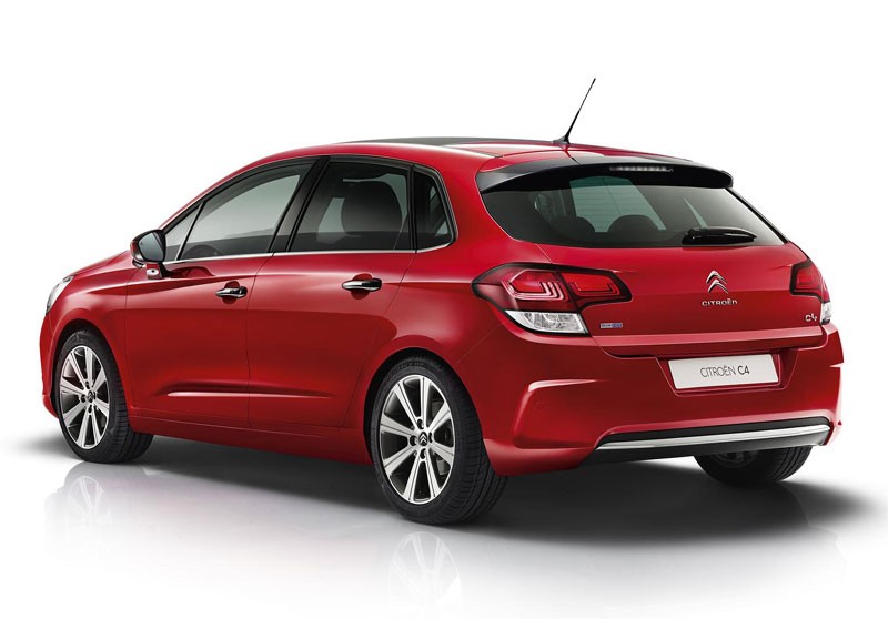 Замена лобового стекла на Citro&euml;n C4