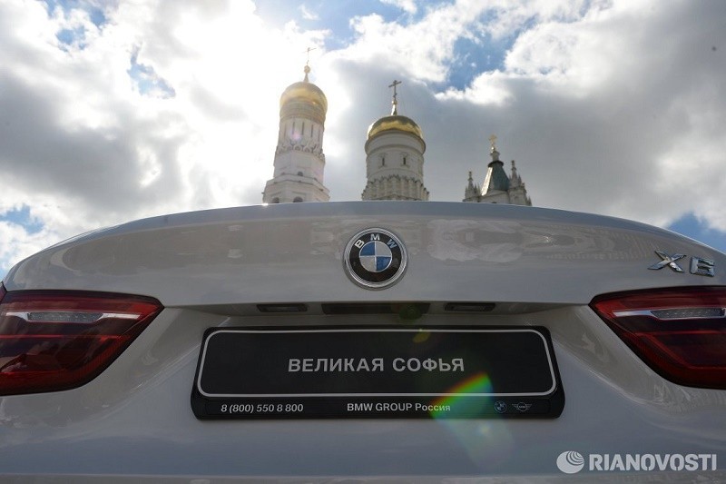 Российским чемпионам и медалистам вручили белые внедорожники BMW 6 BMW4 BMW3 2 фото Российским чемпионам и медалистам вручили белые внедорожники BMW 6 BMW4 BMW3 2 фото